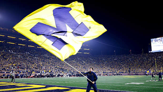 Michigan flag 2023 vs Purdue football USATSI_21853388